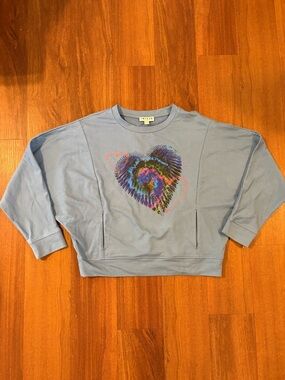 Tracy+Blue Heart Graphic Cropped Sweatshirt